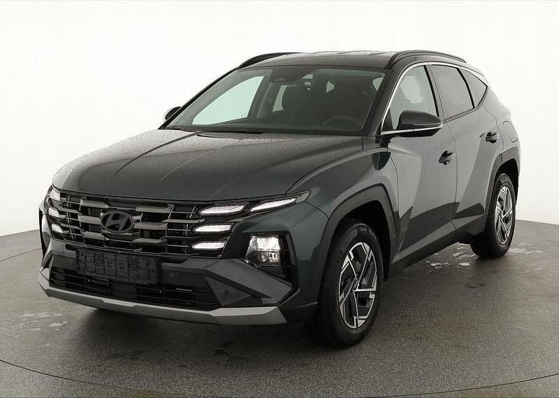 Cypress green metallic Neu 2025 Hyundai Tucson Style SUV | 37.495 € (Superpreis) - Bild 1/4