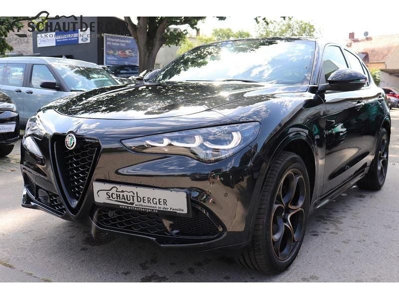 Nero vulcano, metallic) (schwarz Neu 2025 Alfa Romeo Stelvio SUV | 57.990 € (Superpreis) - Bild 1/4