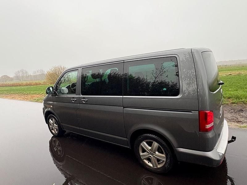 Grau Gebraucht 2015 VW Multivan Van | 20.999 € (Superpreis) - Bild 1/4
