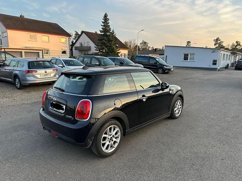 Gebraucht Mini Cooper 119 PS (87 kW) 2017 Schwarz Kleinwagen