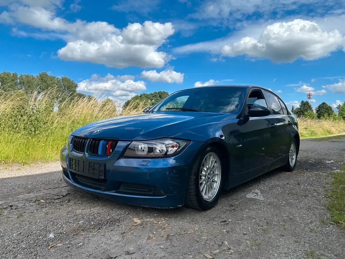Gebraucht BMW 318 130 PS (95 kW) 2006 Blau Limousine