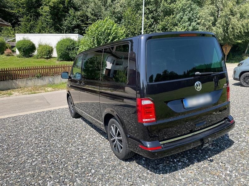 Schwarz Gebraucht 2016 VW Multivan Comfortline Van | 26.900 € - Bild 1/4