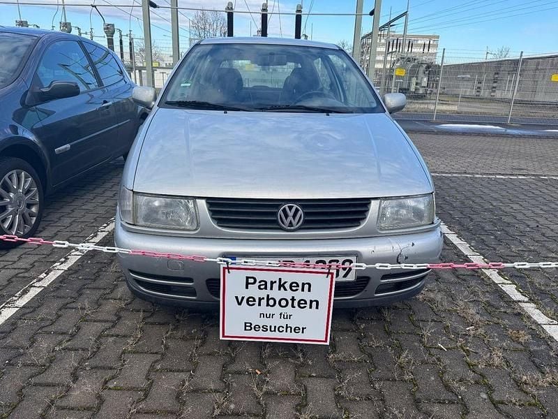 Silber Gebraucht 1999 VW Polo Basis Limousine | 800 € (Superpreis) - Bild 1/4