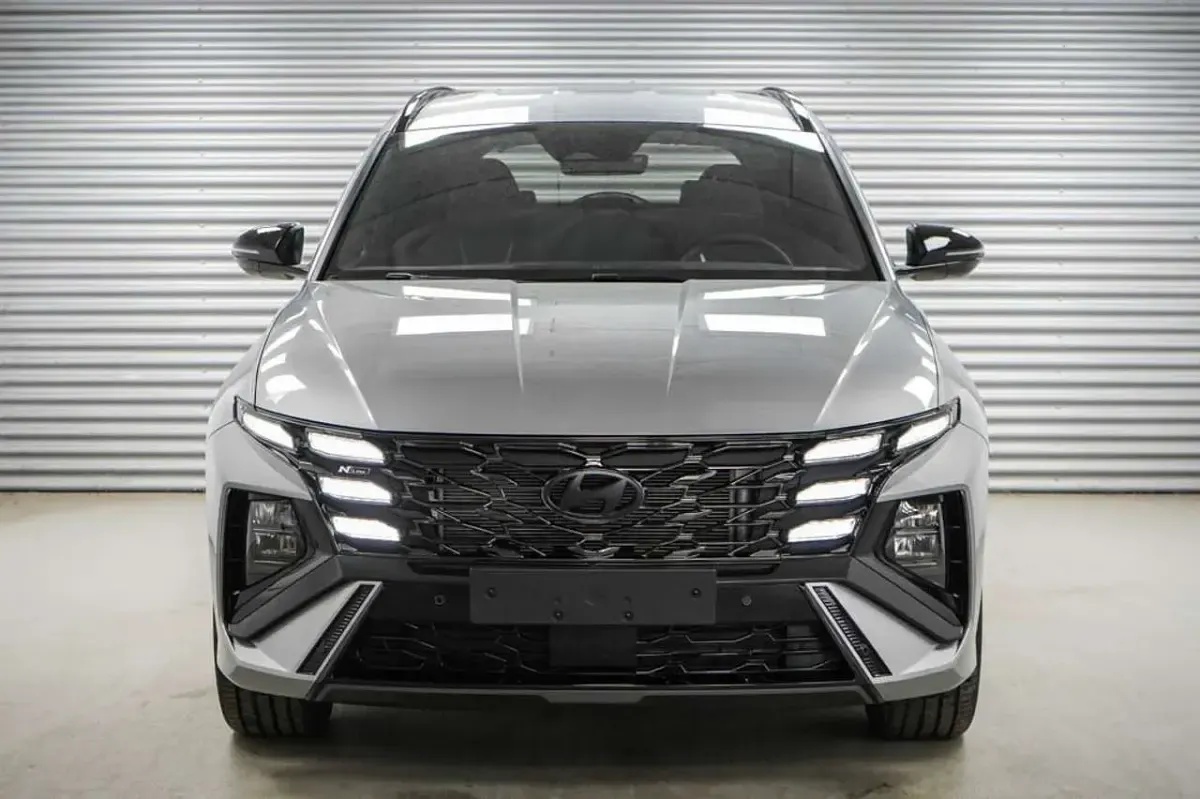 Neu Hyundai Tucson N Line 150 PS (110 kW) 2026 Shimmering silver metallic () SUV