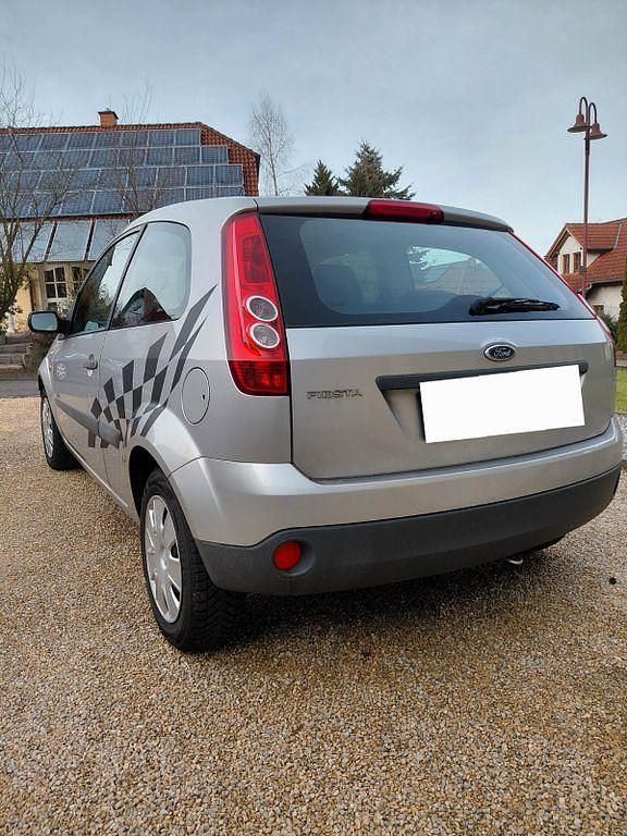 Gebraucht Ford Fiesta 69 PS (50 kW) 2006 Silber Kleinwagen