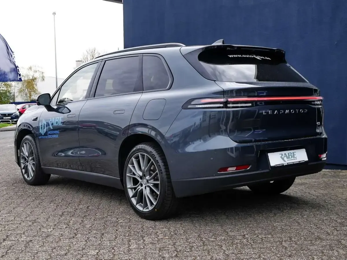 Gebraucht Leapmotor C10 215 PS (158 kW) 2025 Grau SUV