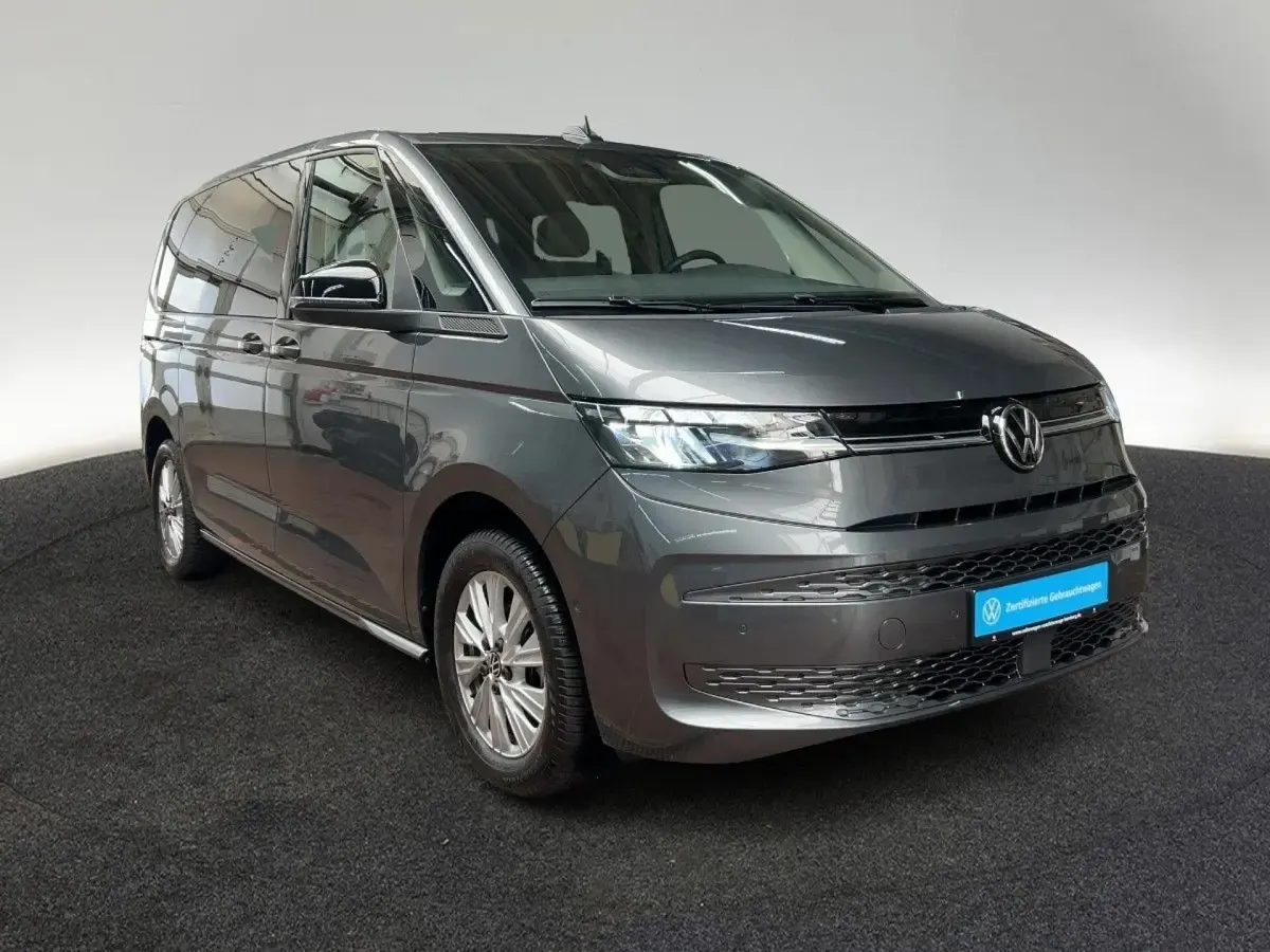 Gebraucht VW Multivan Life 150 PS (110 kW) 2025 X3 indiumgrau metallic Van / Kleinbus