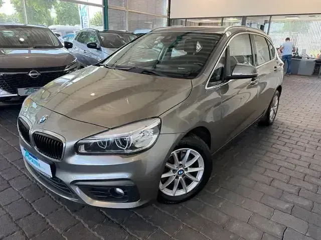 Gebraucht BMW 218 Active Tourer Basis 150 PS (110 kW) 2015 Silber Van / Kleinbus