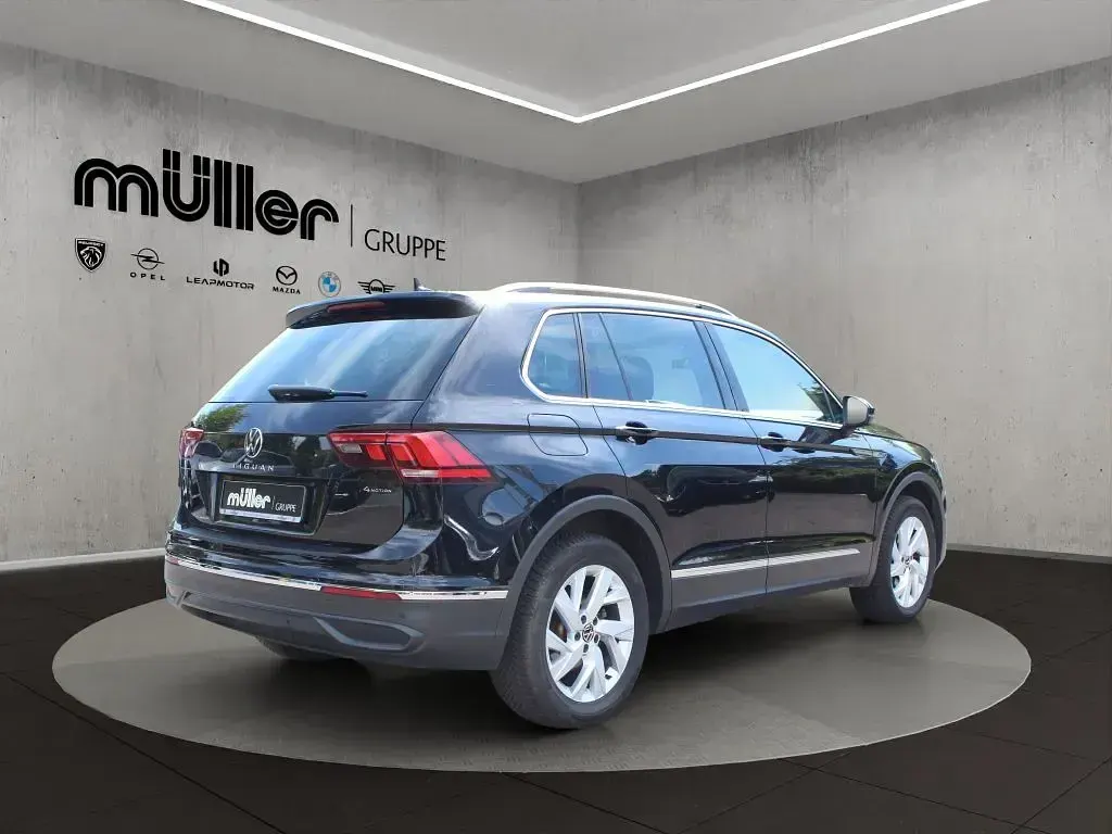 Gebraucht VW Tiguan Life 150 PS (110 kW) 2020 Schwarz SUV