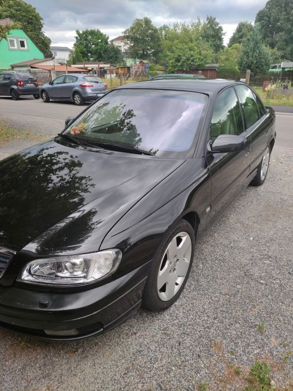 Schwarz Gebraucht 2001 Opel Omega Executive Limousine | 2.500 € - Bild 1/4