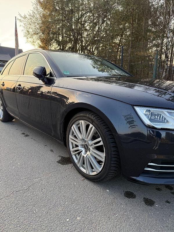 Usata Audi A4 Design 150 CV (110 kW) 2017 Blu Station wagon