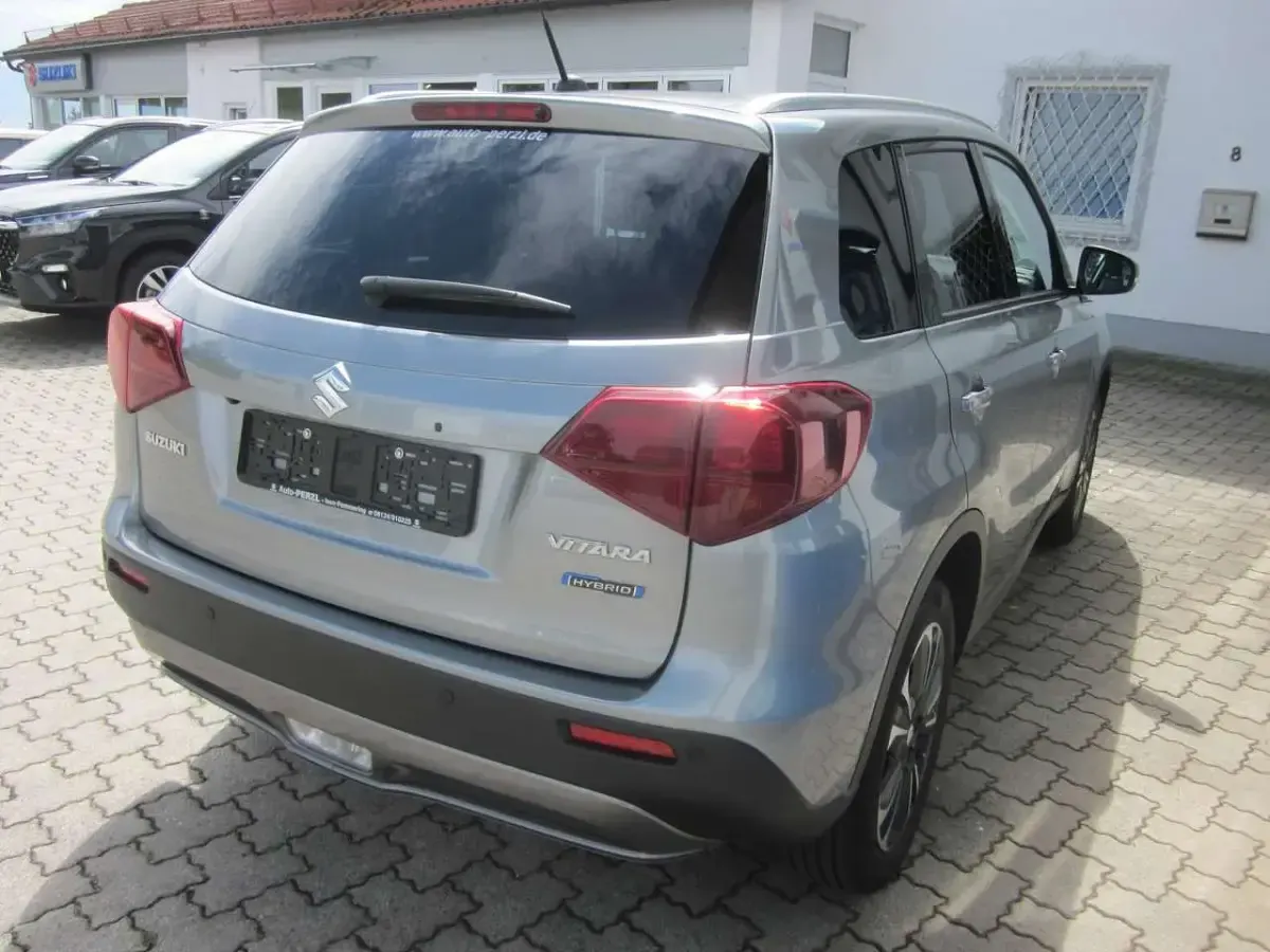 Gebraucht Suzuki Vitara Comfort 116 PS (85 kW) 2022 Galactic gray met. zcd SUV