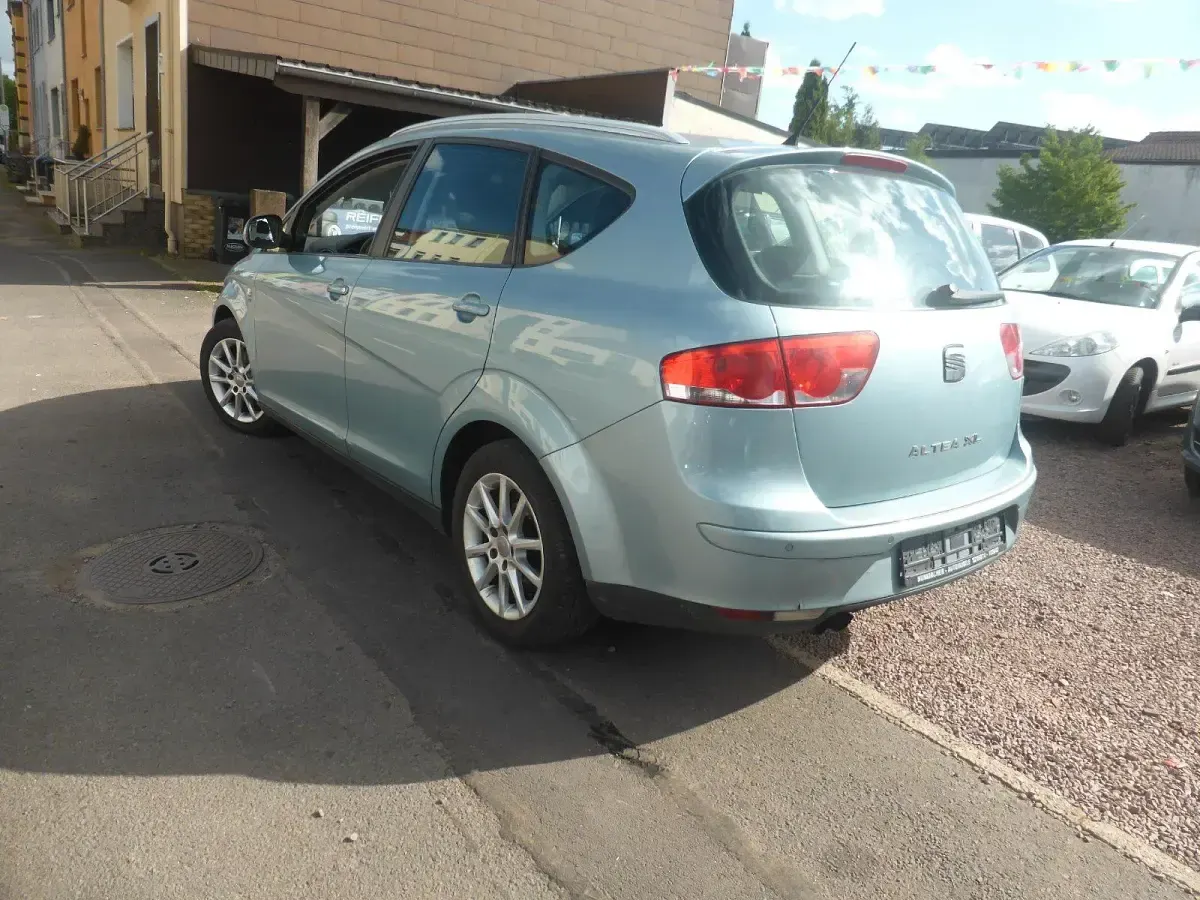 Używany Seat Altea 150 KM (110 kW) 2009 Niebieski Sedan/Limuzyna