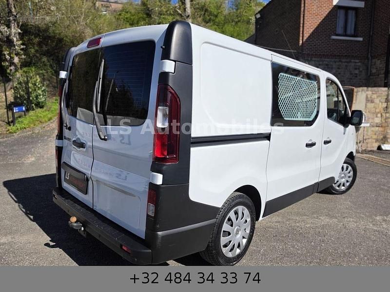 Second-hand Renault Trafic 90 CP (66 kW) 2016 Alb Monovolum