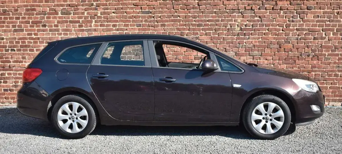 Używany Opel Astra 140 KM (102 kW) 2012 Brązowy Kombi
