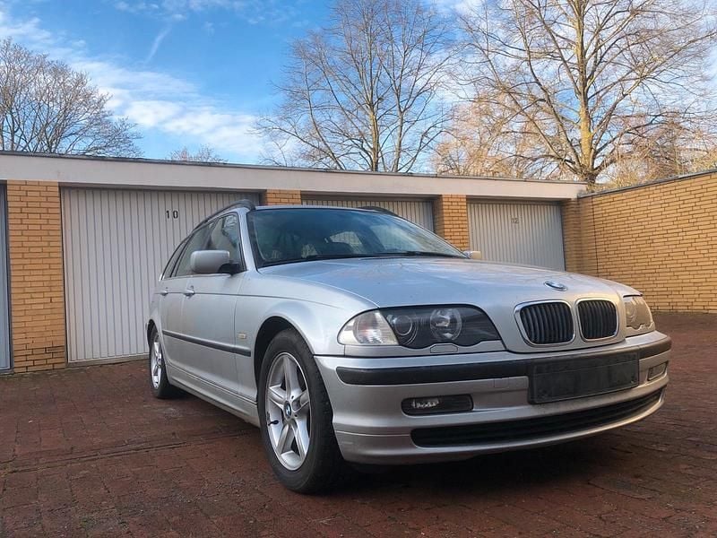Silber Gebraucht 2000 BMW 320 Kombi | 1.490 € (Superpreis) - Bild 1/4