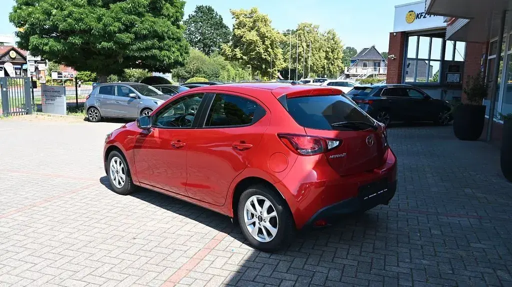 Gebraucht Mazda 2 Nakama 90 PS (66 kW) 2016 Rot Limousine