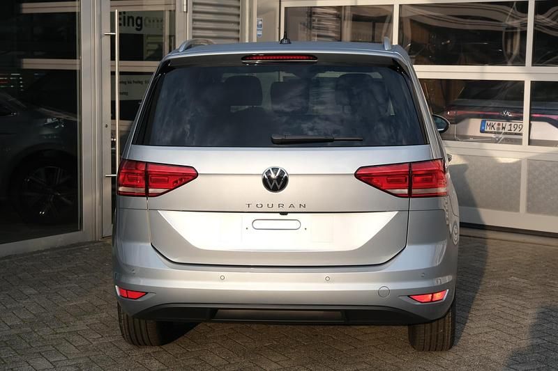 Neu VW Touran Edition 150 PS (110 kW) 2025 Delfingrau metallic Van / Kleinbus