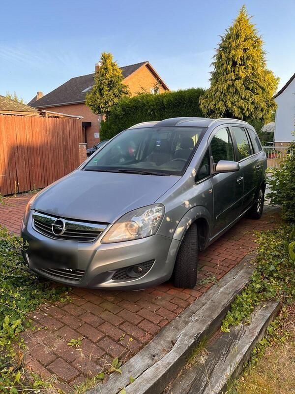 Grau Gebraucht 2009 Opel Zafira Van / Kleinbus | 2.900 € (Fairer Preis) - Bild 1/4