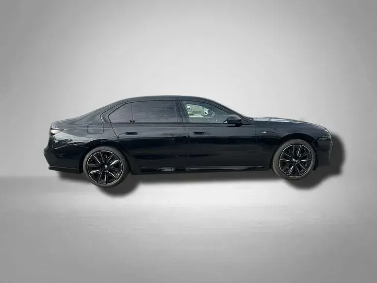 Gebraucht BMW 740 M Sport 299 PS (219 kW) 2025 Saphirschwarz metallic Limousine