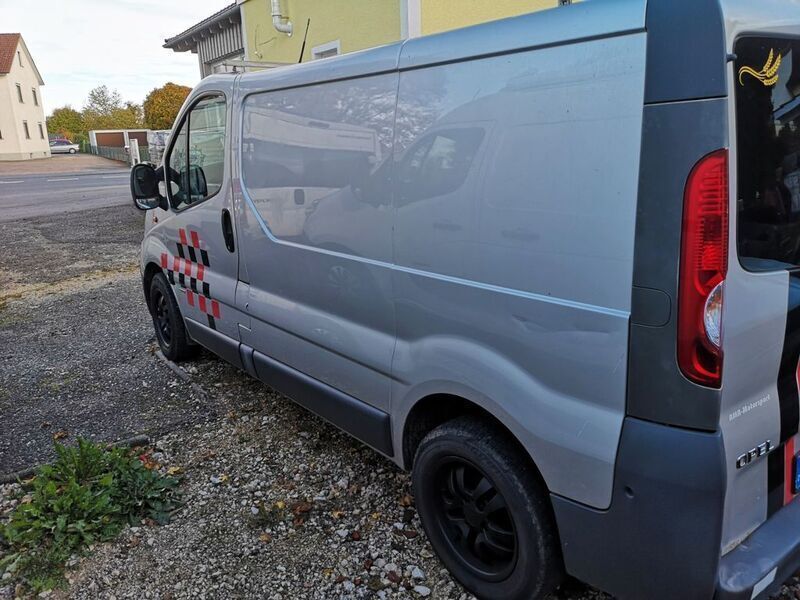 Gebraucht Opel Vivaro 114 PS (83 kW) 2009 Grau Van / Kleinbus
