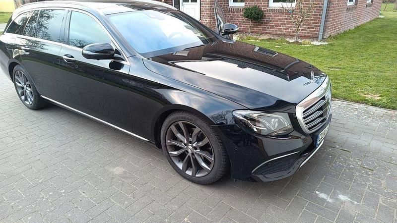 Gebraucht Mercedes E220 194 PS (142 kW) 2016 Schwarz Kombi