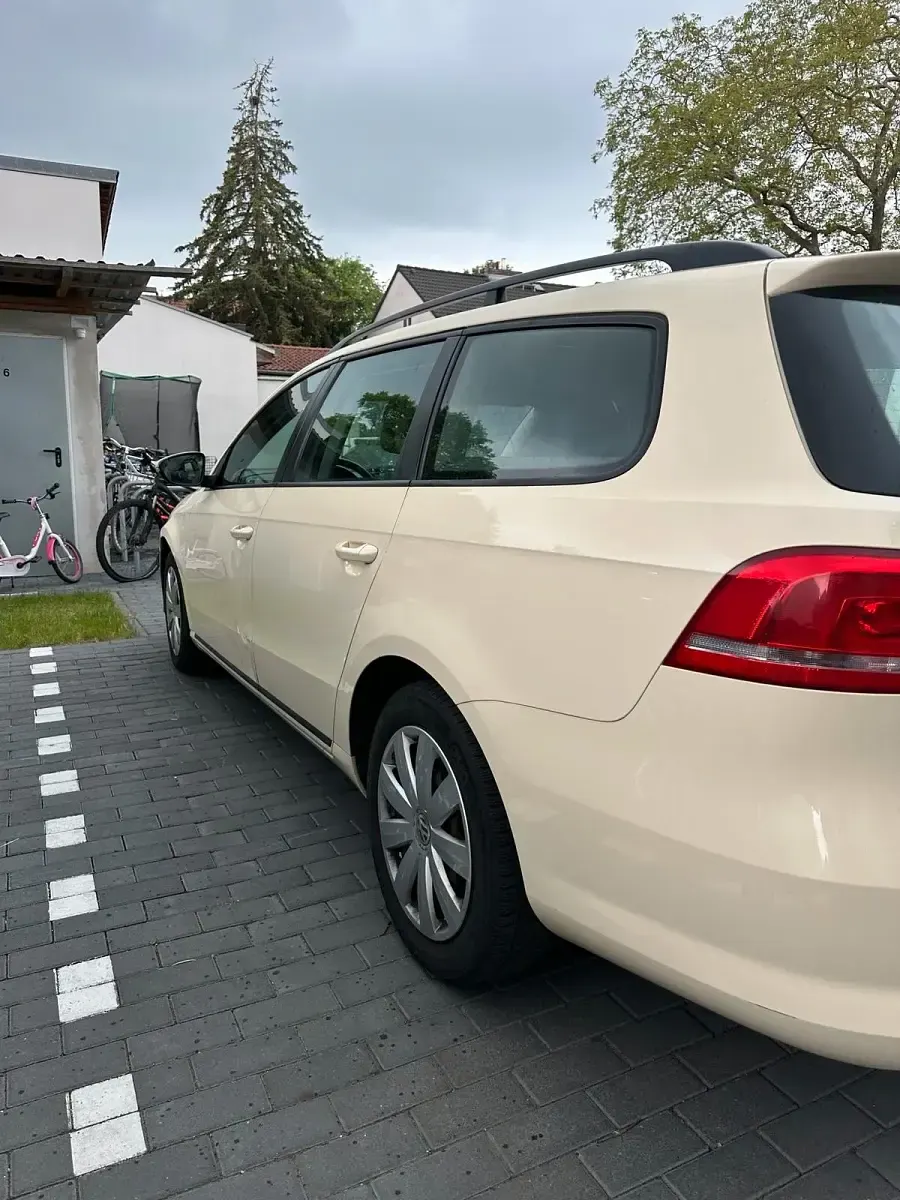 Gebraucht VW Passat 140 PS (102 kW) 2012 Gelb Kombi