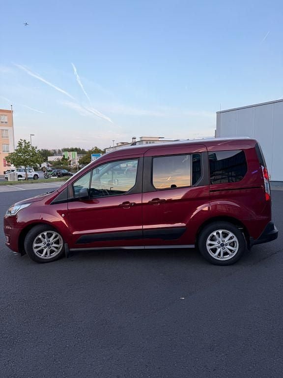 Gebraucht Ford Tourneo Connect 120 PS (88 kW) 2018 Rot Van / Kleinbus