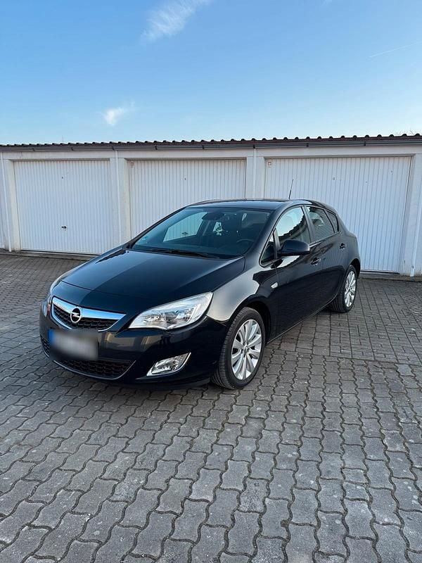 Gebraucht Opel Astra 115 PS (84 kW) 2010 Schwarz Kleinwagen