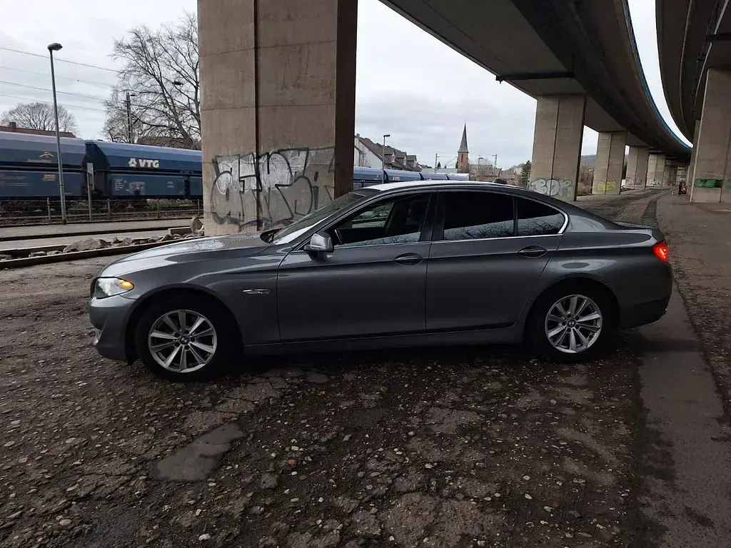 Gebraucht BMW 520 184 PS (135 kW) 2012 Grau Limousine