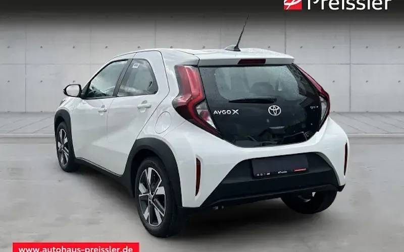 Neu Toyota Aygo X Active 116 PS (85 kW) 2026 Weiß SUV