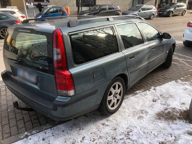 Używany Volvo V70 163 KM (119 kW) 2001 Niebieski Kombi