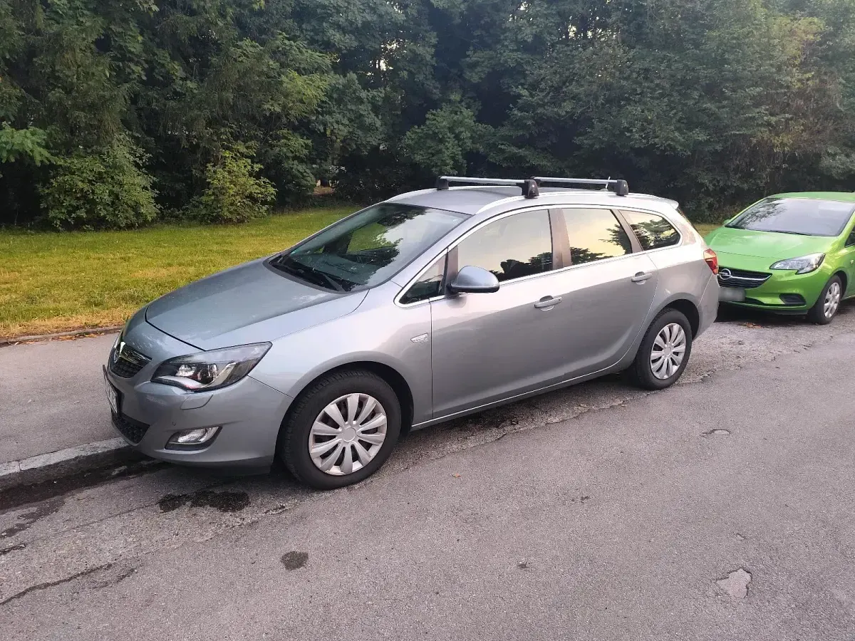 Gebraucht Opel Astra 160 PS (117 kW) 2011 Silber Kombi