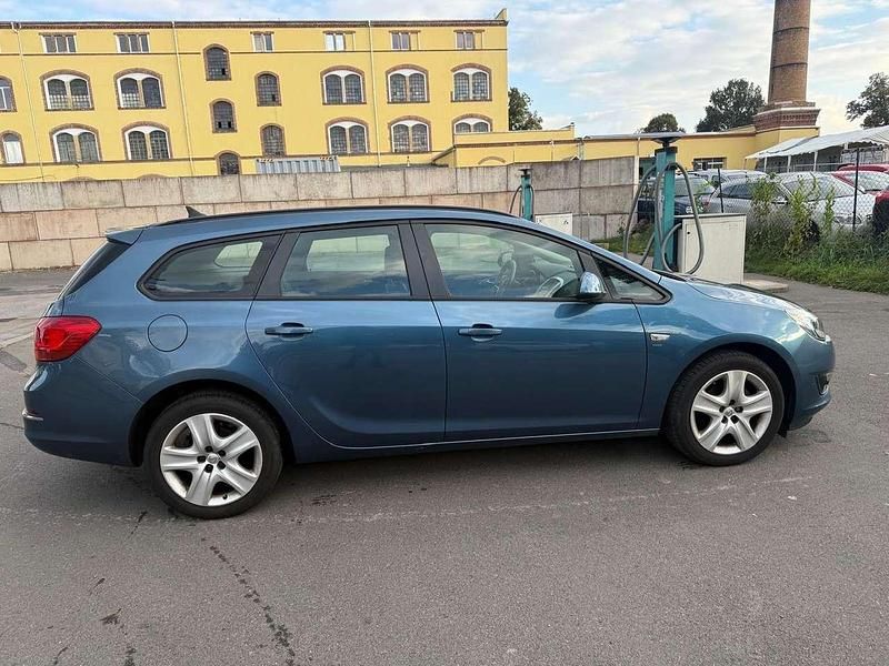 Gebraucht Opel Astra Energy 140 PS (102 kW) 2014 Blau Kombi