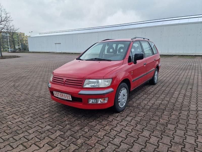 Gebraucht Mitsubishi Space Wagon 150 PS (110 kW) 2000 Rot Van / Kleinbus