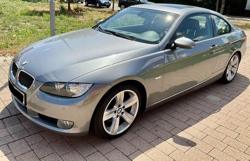 Grau Gebraucht 2009 BMW 320 Sport Line Coupé | 7.900 € (Etwas zu teuer) - Bild 1/4
