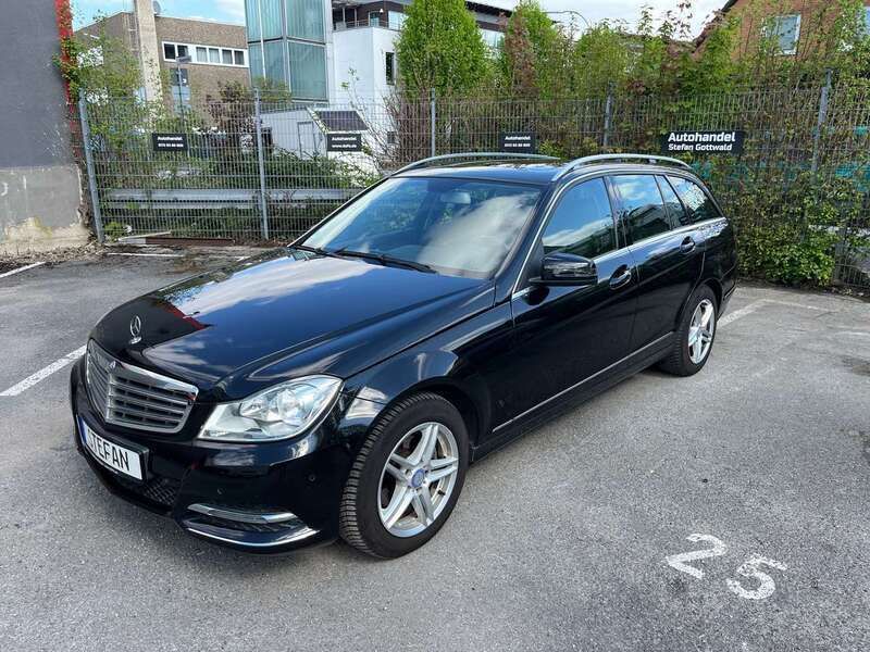 Obsidian schwarz metallic Gebraucht 2012 Mercedes C180 Elegance Kombi | 10.200 € (Fairer Preis) - Bild 1/4