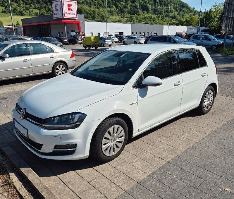 Weiß Gebraucht 2015 VW Golf VII Business Limousine | 11.600 € (Fairer Preis) - Bild 1/4