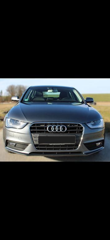 Grau Gebraucht 2012 Audi A4 Ambition Limousine | 12.200 € (Etwas zu teuer) - Bild 1/4