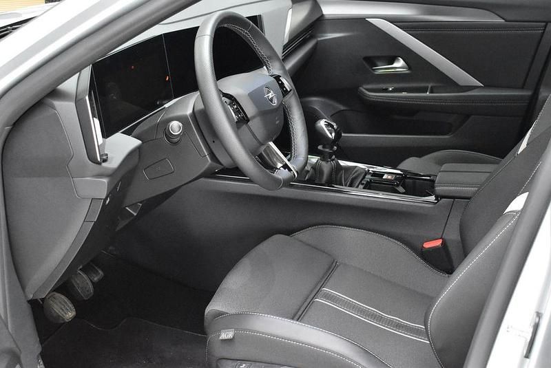 Gebraucht Opel Astra 131 PS (96 kW) 2024 Silber Limousine