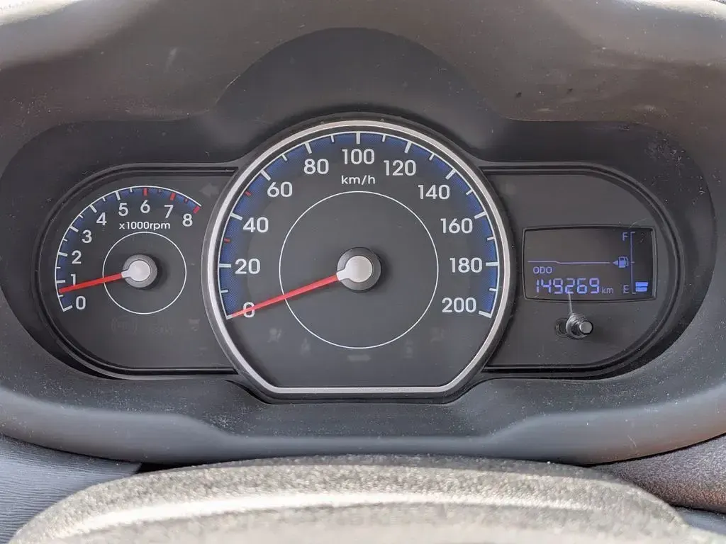 Gebraucht Hyundai i10 Edition 69 PS (50 kW) 2012 Weiß Kleinwagen