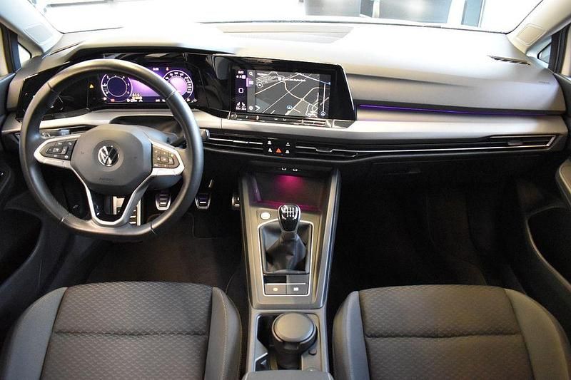 Gebraucht VW Golf VIII Active 116 PS (85 kW) 2021 Weiß Limousine