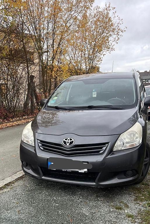 Grau Gebraucht 2009 Toyota Verso Executive Van / Kleinbus | 3.000 € (Fairer Preis) - Bild 1/4
