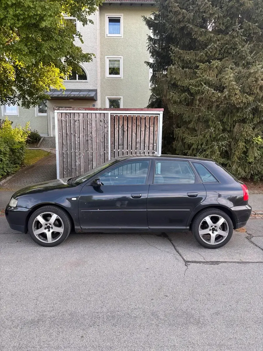 Używany Audi A3 125 KM (91 kW) 2002 Czarny Hatchback