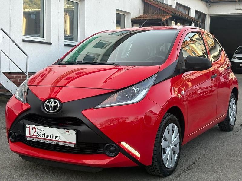 Gebraucht Toyota Aygo 69 PS (50 kW) 2017 Rot Kleinwagen