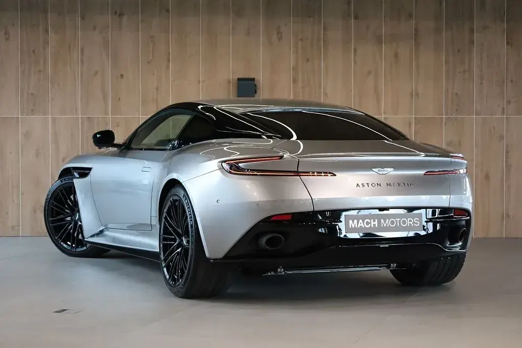 Gebraucht Aston Martin DB12 680 PS (500 kW) 2025 Silber