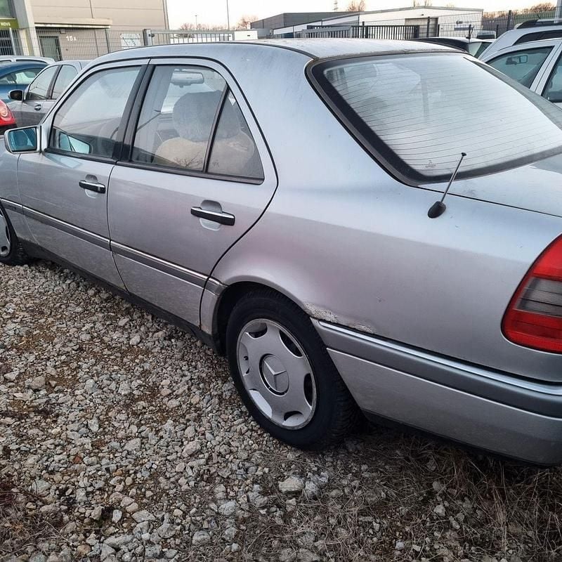 Gebraucht Mercedes C180 Elegance 122 PS (89 kW) 1997 Silber Limousine