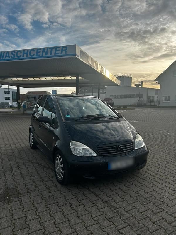 Schwarz Gebraucht 2001 Mercedes A140 Elegance Kleinwagen | 2.490 € (Fairer Preis) - Bild 1/4