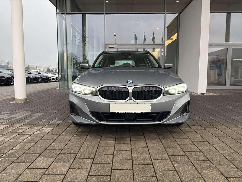 Gebraucht BMW 320 Sport Line 190 PS (139 kW) 2023 Skyscraper grau metallic Kombi
