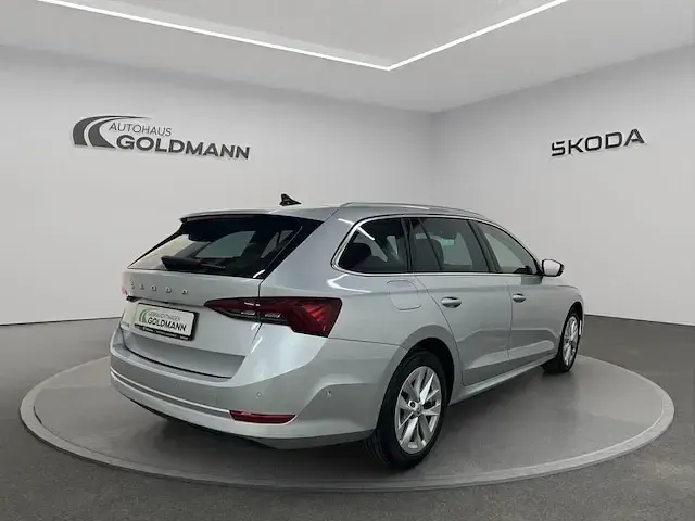 Gebraucht Skoda Octavia Style 150 PS (110 kW) 2023 Brillantsilber metallic Kombi